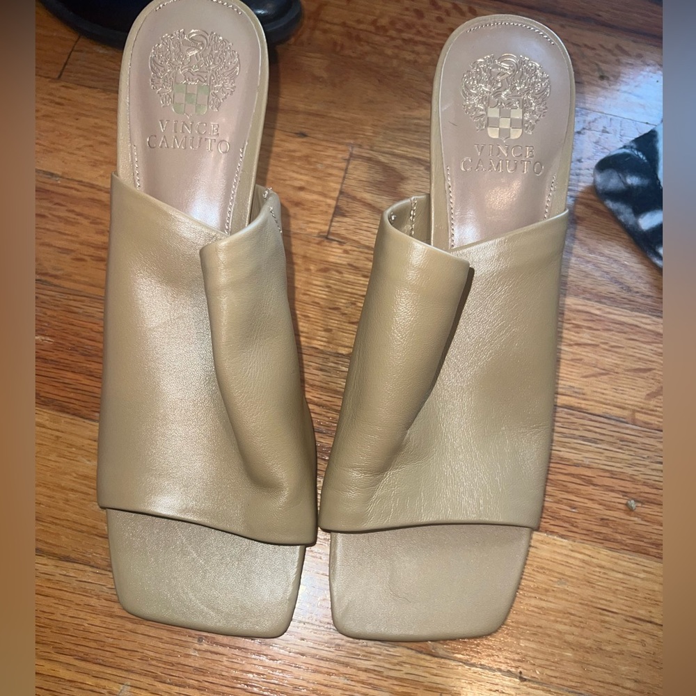 Vince Camuto Women's Arlinala Open Toe Mule In Camel Size 8.5 (never worn)